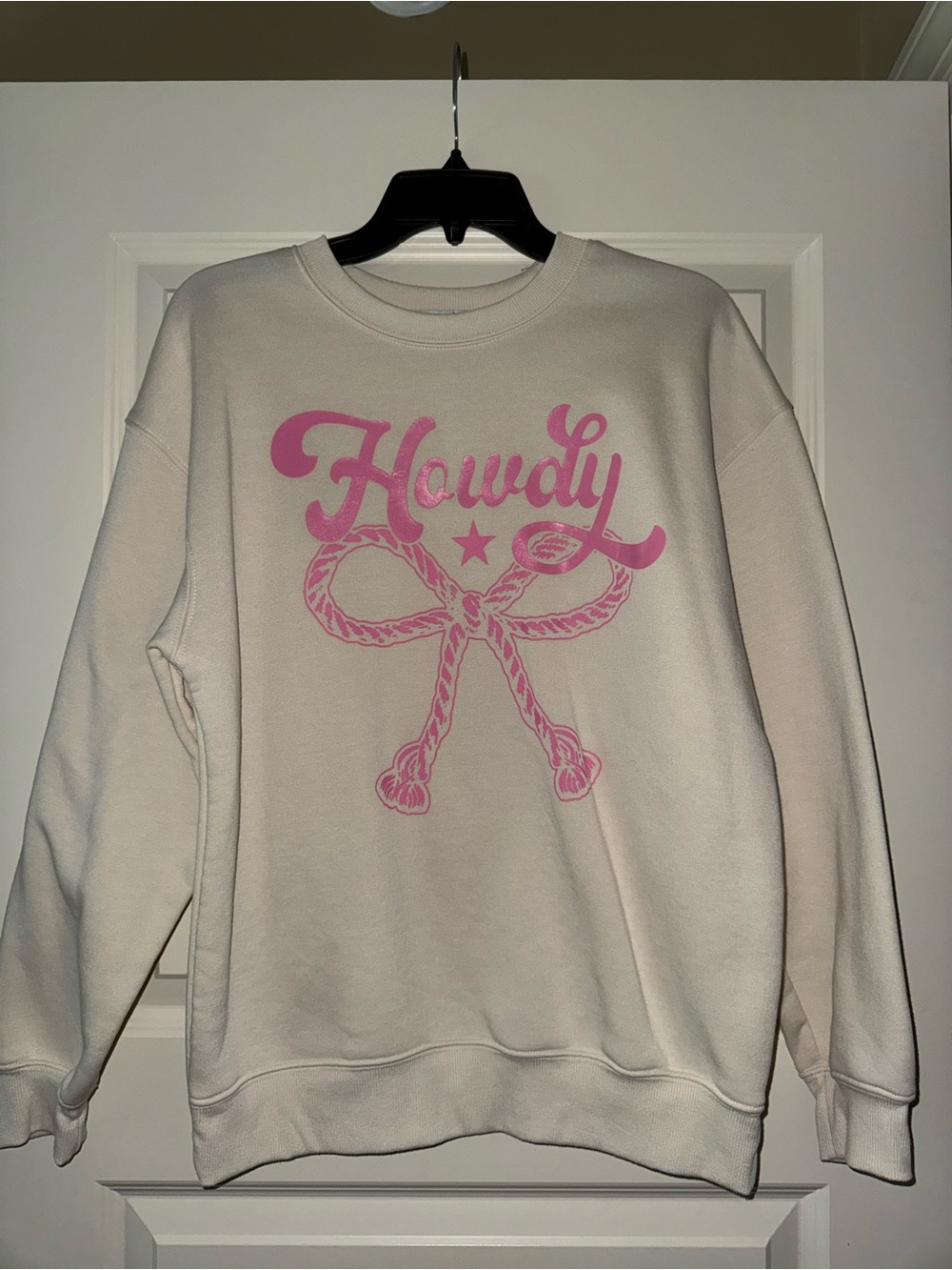 Wound Up "Howdy" Rope Graphic Crewneck - Pink on Cream